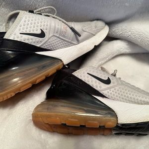 Well Loved Nike Air Max 270 💗 Women’s Size 7